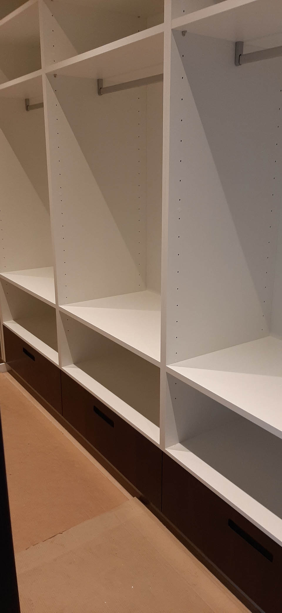 dressing met kleerhangers